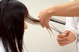 頭髪を労わるシャンプーを扱う会社の選択